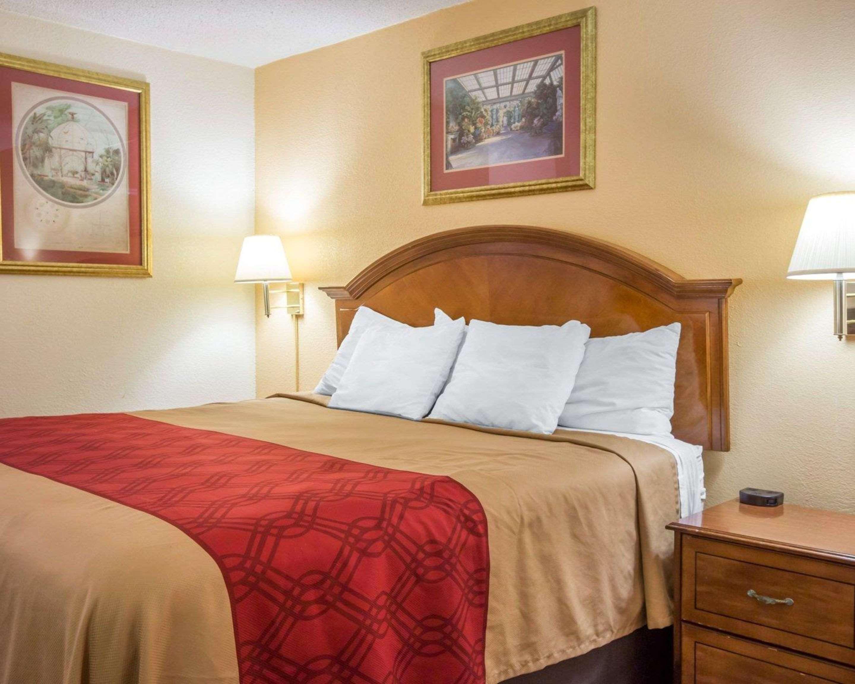 Hotel Econo Inn&suites 2*