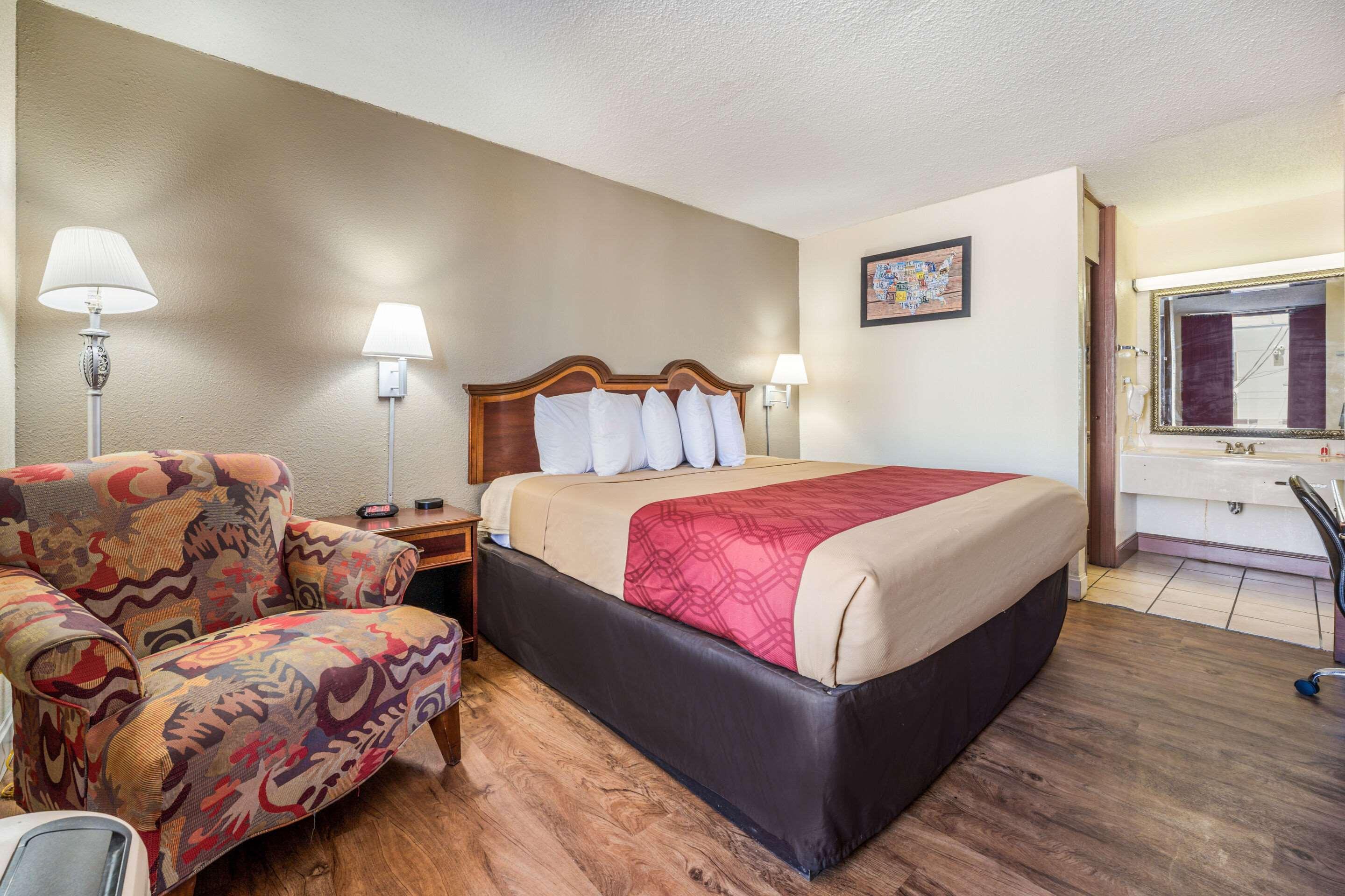 Econo Inn&suites Hotel Macon