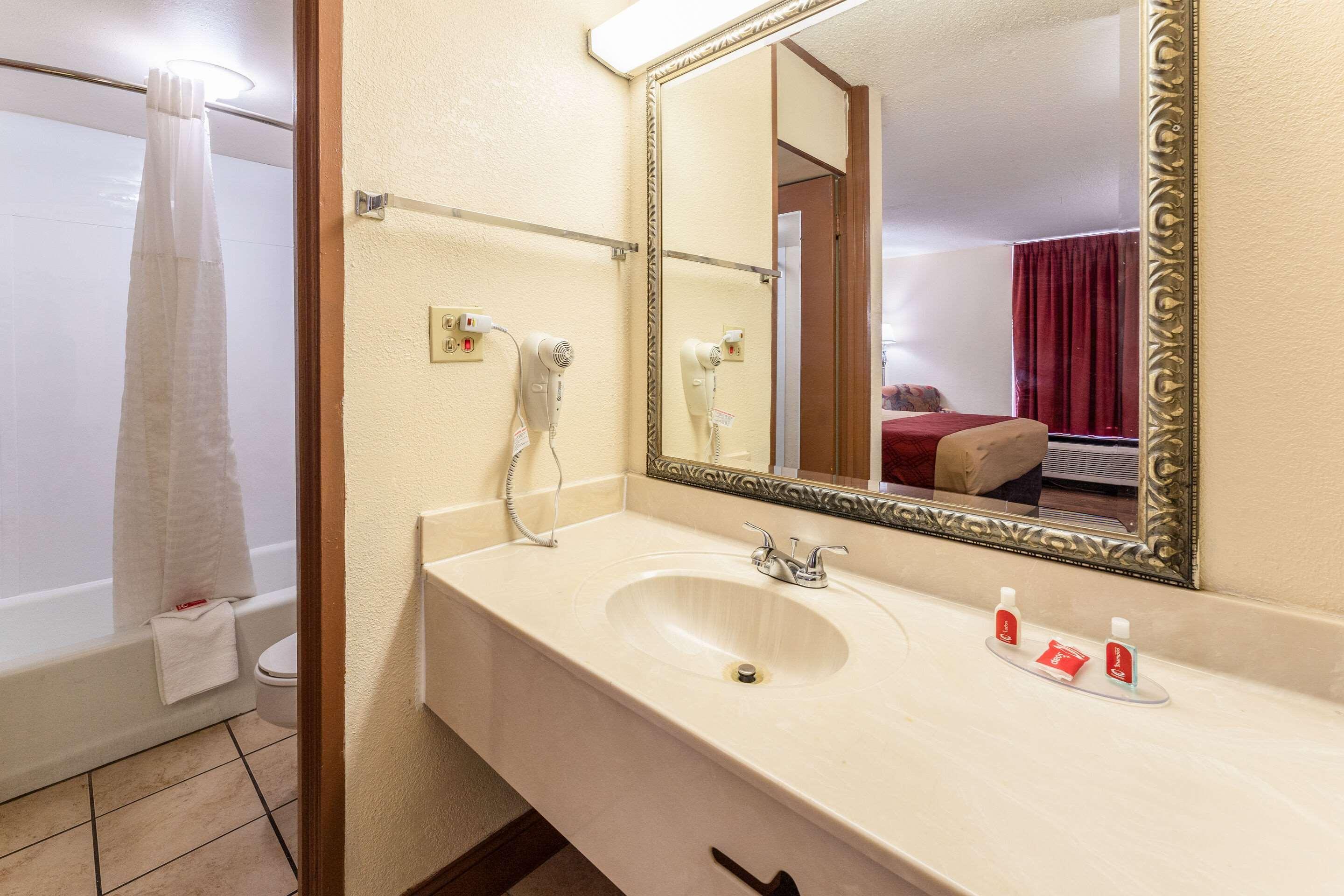 Econo Inn&suites 2*