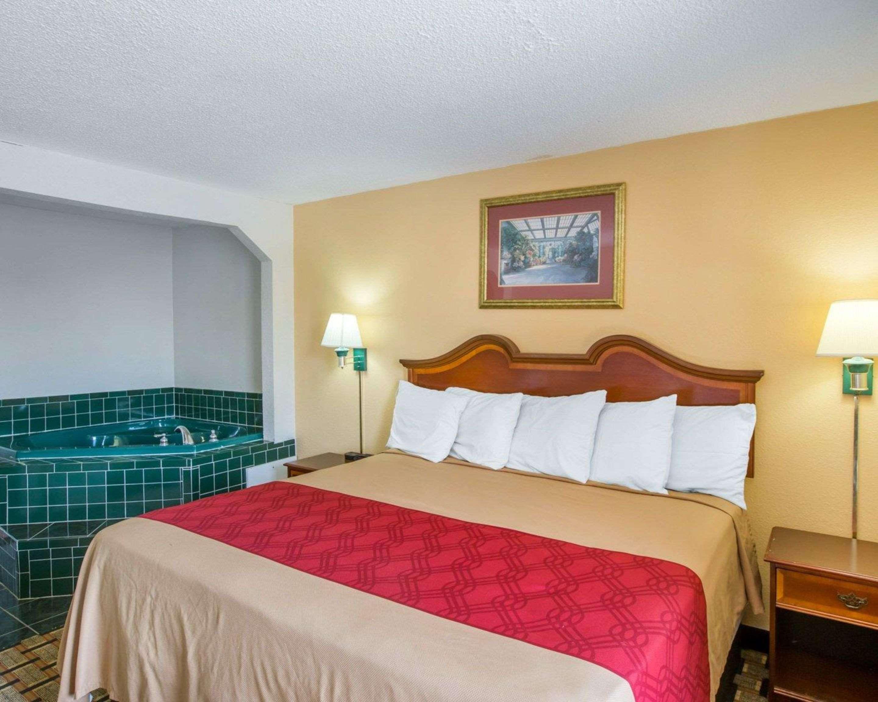 Hotel Econo Inn&suites 2*
