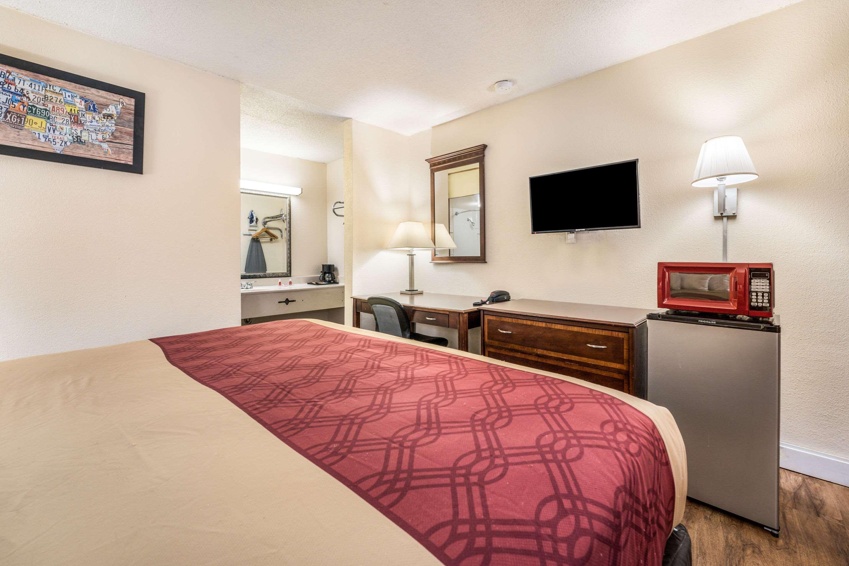 Econo Inn&suites Hotel 2*