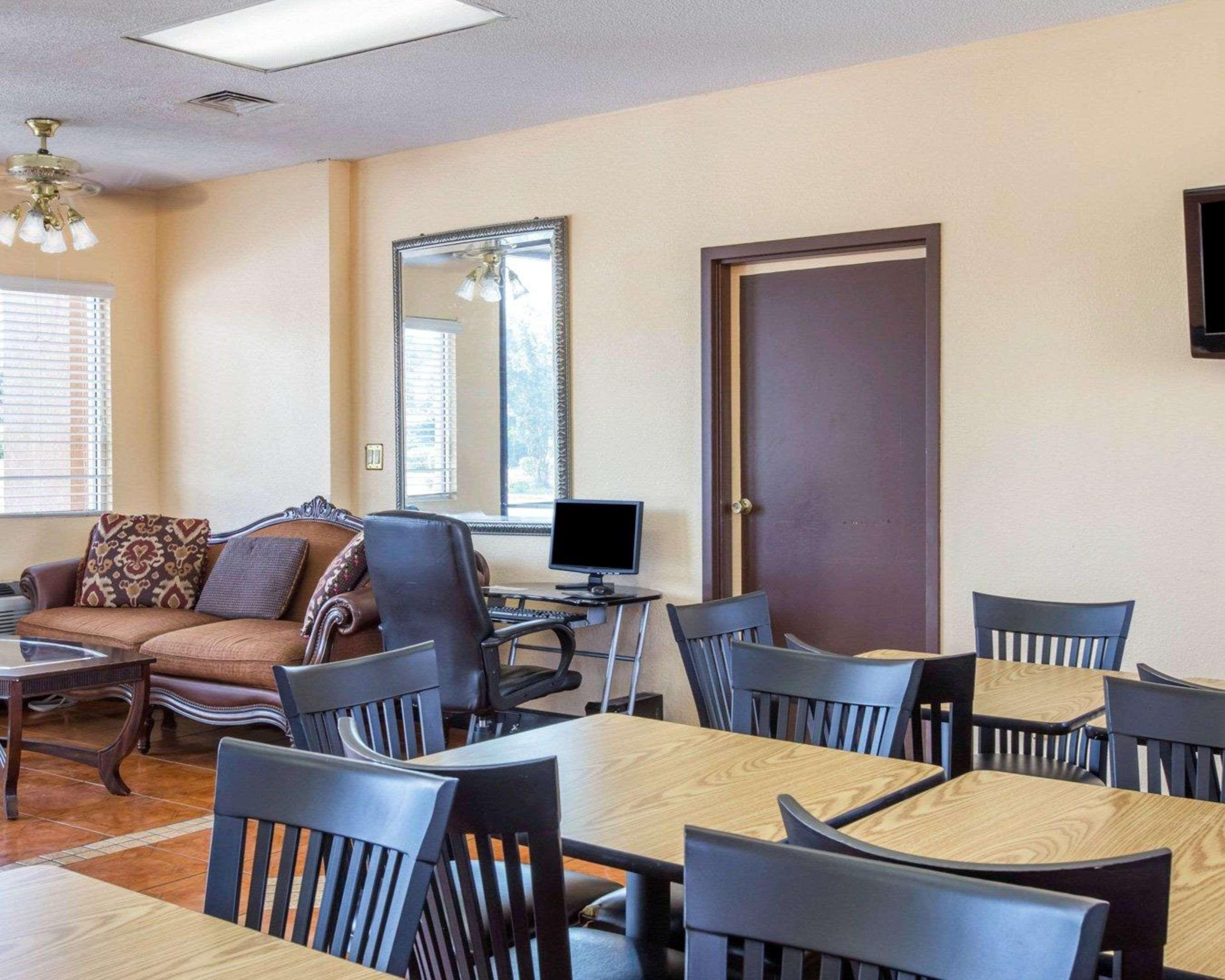 Econo Inn&suites