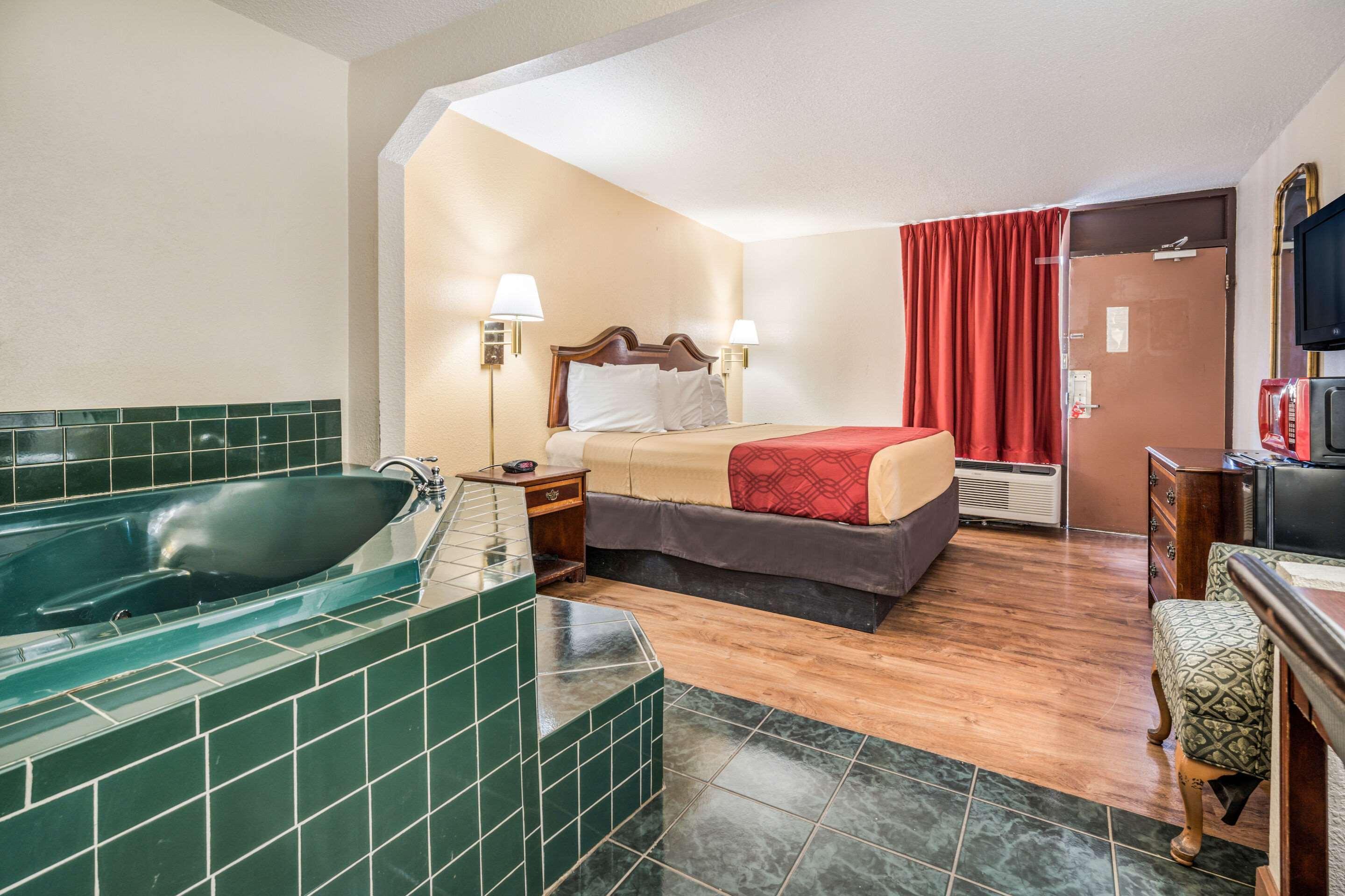 Econo Inn&suites Macon