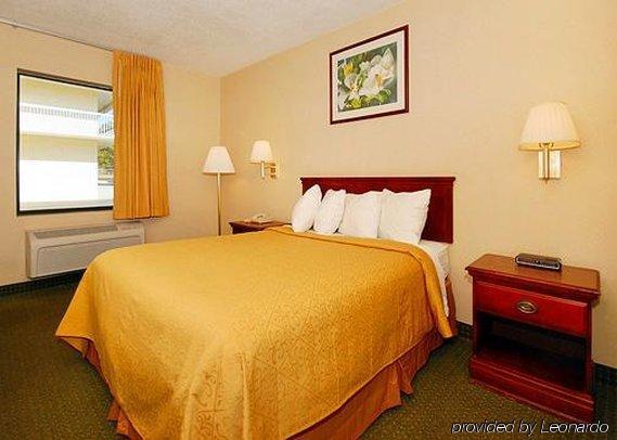 Econo Inn&suites Hotel 2*