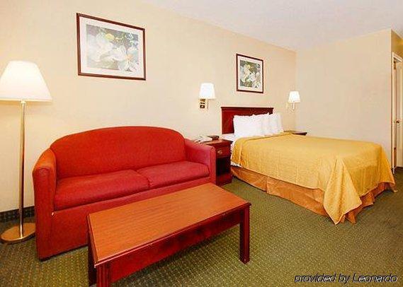 Econo Inn&suites Hotel