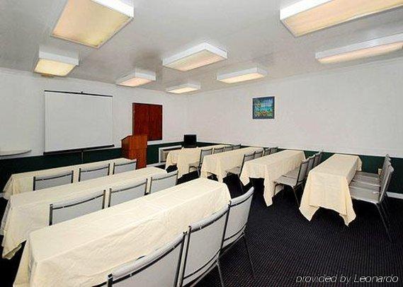 Econo Inn&suites Hotel 2*